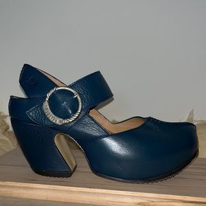 Fluevog Prepares Guide W8 Blue